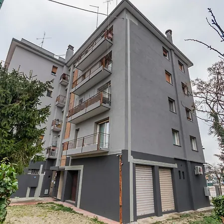 Guesthost - Charming In Mestre * ונציה
