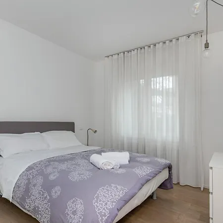 Guesthost - Charming In Mestre البندقية