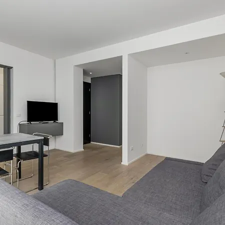 Guesthost - Charming In Mestre شقة