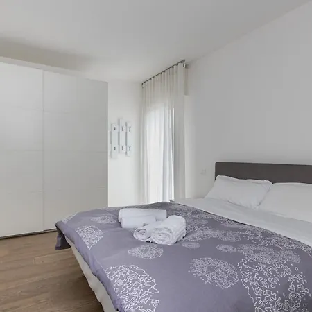 Guesthost - Charming In Mestre شقة *