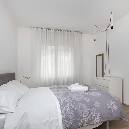 Apartamento Guesthost - Charming In Mestre Venecia